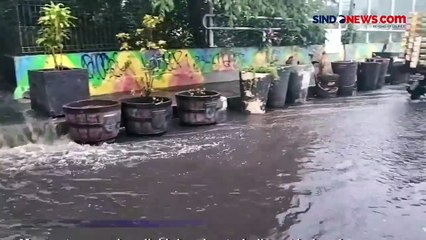 Aliran Irigasi Meluap, Jalan Raya Margonda Terendam Banjir