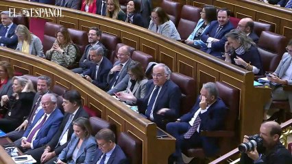 La bancada 'popular' interrumpe el discurso de Pedro Sánchez en varias ocasiones y el candidato responde: "Se les va a hacer muy larga mi intervención"