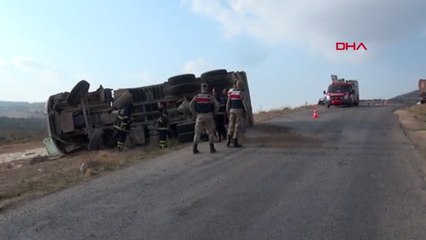 Kilis'te kamyon devrildi: 1 yaralı