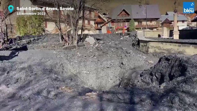 Savoie : une vague de boue déferle dans les rues de Saint-Sorlin-d'Arves, les dégâts sont immenses