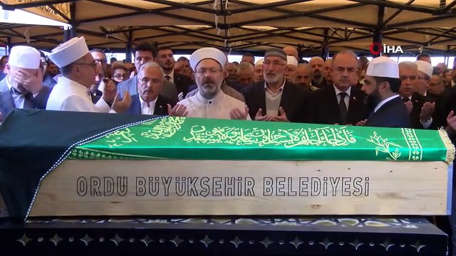 Diyanet İşleri Başkanı Ali Erbaş, annesinin cenaze namazını kıldırdı