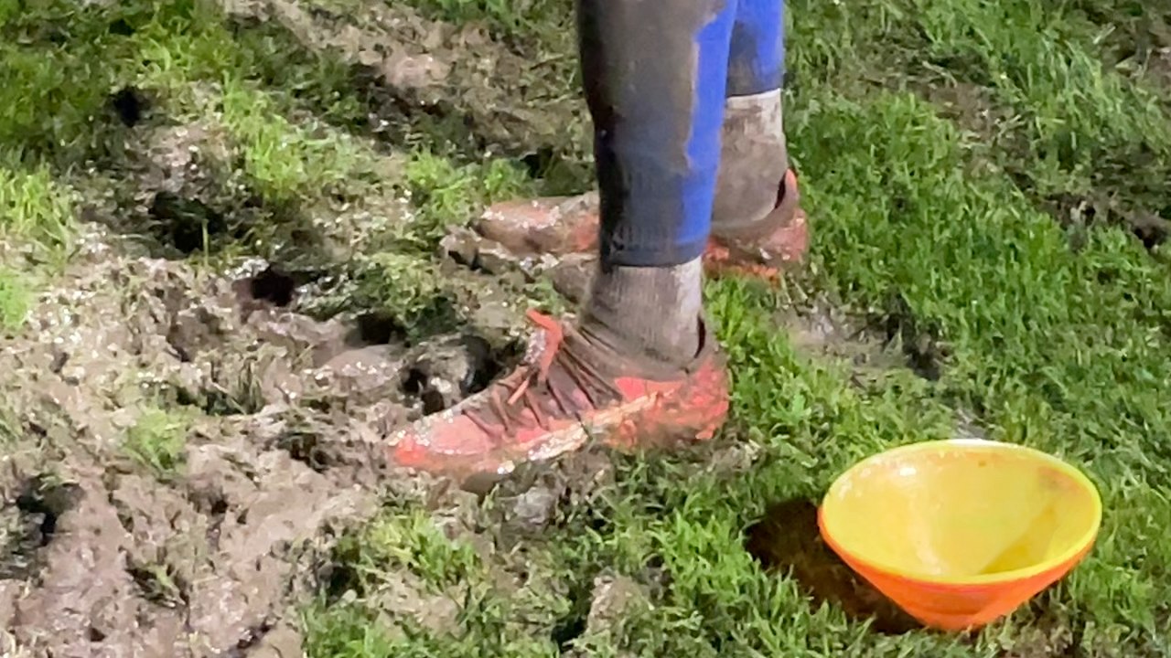 Im Video: Die Highlights der Schlammschlacht in Emden