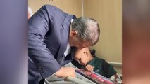 Sağlık Bakanı Fahrettin Koca, Mısır'da Gazze'den gelen yaralı ve kanser hastası çocukları ziyaret etti