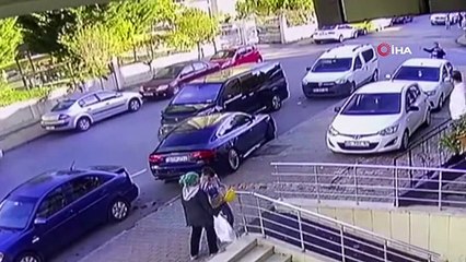 Küçükçekmece'de Sürücü Baygınlık Geçirince 5 Araça Çarptı