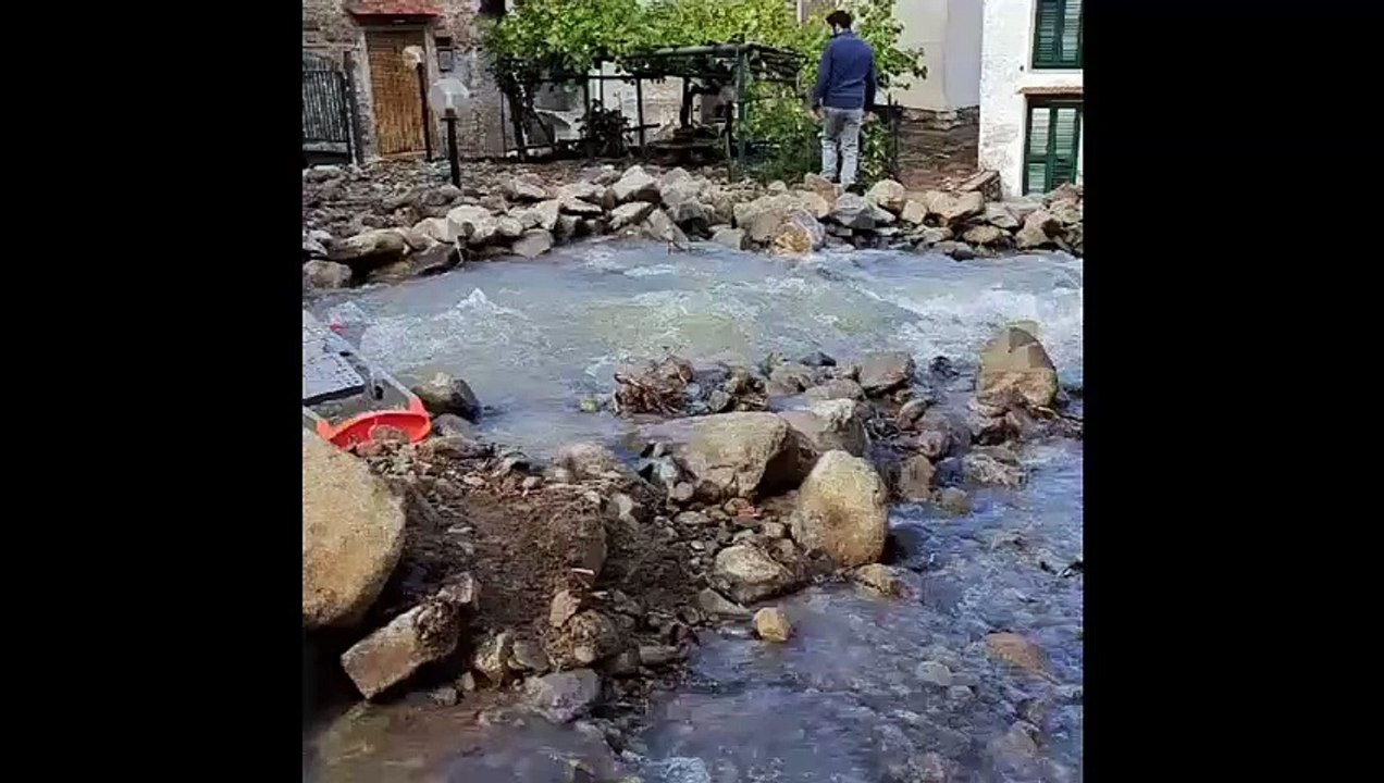 Alluvione Valbisenzio, l?alba dopo la notte dell?incubo: le scene riprese dai residenti