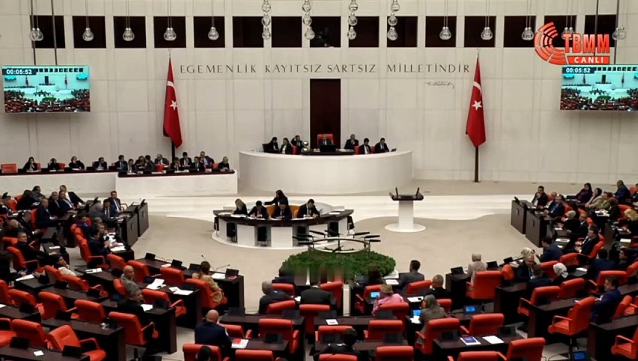 TBMM'de Mahmut Tanal ile Sırrı Süreyya Önder arasında güldüren diyalog
