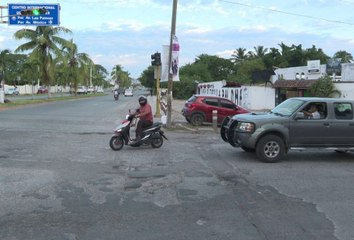 En plena franja turística de Vallarta, siguen creciendo los baches
