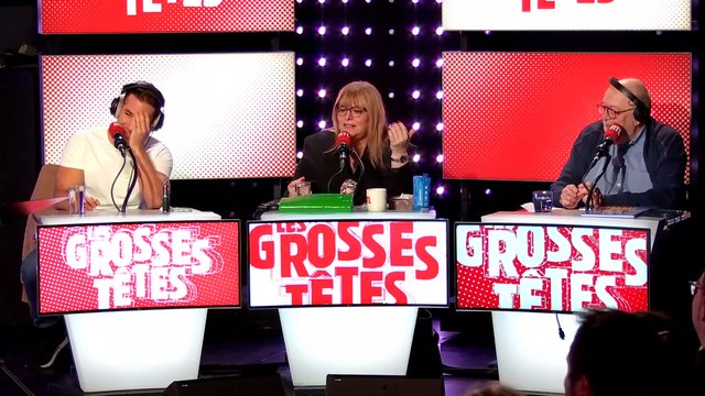 Caroline Diament étale tous ses objets dans le studio