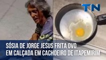 Sósia de Jorge Jesus frita ovo em calçada em Cachoeiro de Itapemirim