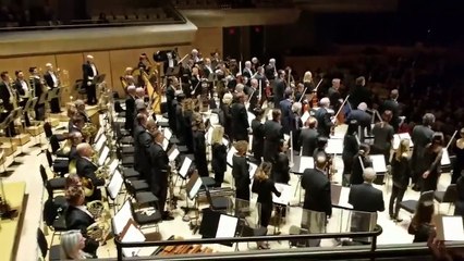 Ils célèbrent l'anniversaire de leur chef d'orchestre de la plus belle des manières (Toronto)