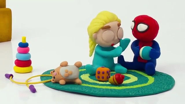 SPIDERMAN PEE ON THE ELSA´S BATHTUB Frozen Play Doh Cartoon Stop Motion