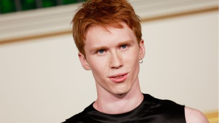 VOICI : The Crown : qui est Luther Ford, cet acteur totalement inconnu choisi pour jouer le prince Harry ?