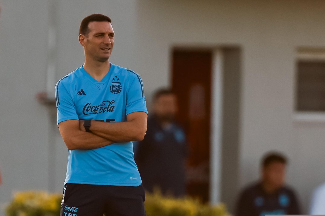 Scaloni habla sobre la influencia de Bielsa.mp4