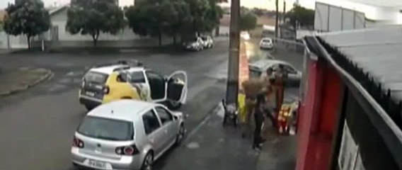 PM agride homem em bar de Londrina