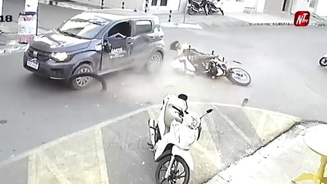 Colisão grave deixa duas pessoas feridas em cruzamento de ruas em São Miguel dos Campos