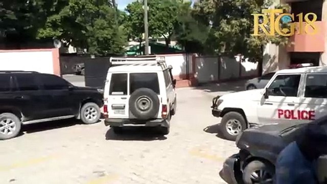 Esther Dacius, lapolis te arete pou fo konsil repon'n kesyon jij enstriksyon Jean Wilner Morin.