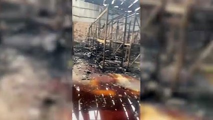 Veja como ficou a parte interna dos barracões destruídos pelo incêndio na BR-277