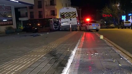 Balıkesir'den çalınan servis aracıyla Bursa'da iki otomobile çarpan şüpheli yakalandı