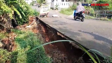 Jalan Ambles di Perum Pesona Citayam Bogor, Warga Desak Perbaikan