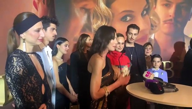 Bergen filminin başrolü Farah Zeynep Abdullah, gala kıyafetiyle alay konusu oldu