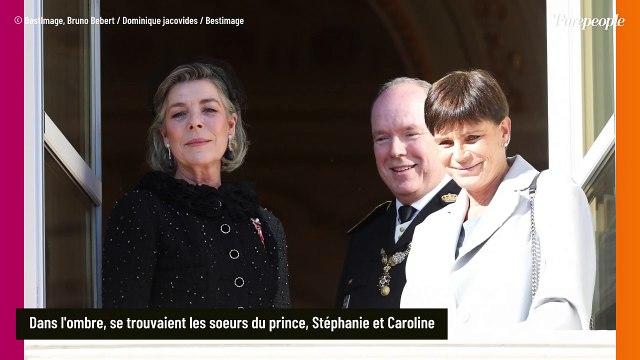 Charlene de Monaco : Robe en laine et armée au bras d'Albert, Caroline, Stéphanie et Louis dans l'ombre