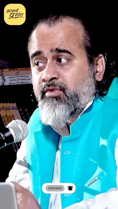 गलत जीवन सरल होता है || आचार्य प्रशांत