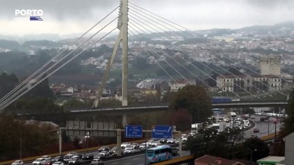 Trânsito intenso no Porto na manhã desta quinta-feira