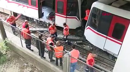 İzmir'de metro raydan çıktı, duvara çarptı: Bölgeye çok sayıda ekibin sevk edildi