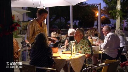 Jean-Paul (L'amour est dans le pré) drague la patronne du restaurant devant Maria