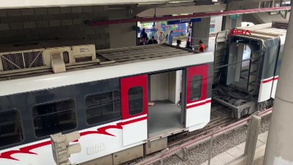 İzmir'de Metro Aracı Raydan Çıktı