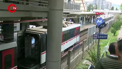 Son Dakika İzmir'de metro raydan çıkarak duvara çarptı!