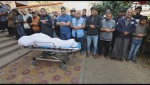 A Gaza si prega davanti ai morti a un obitorio di Khan Younis