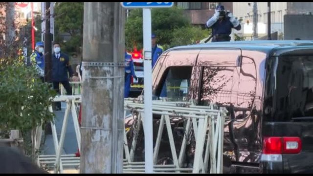 A Tokyo un'auto si schianta contro le barriere vicino all'ambasciata d'Israele