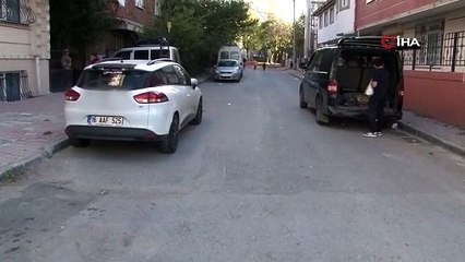 Esenyurt'ta otomobillerin aynasını kırmaya çalışan saldırgan yere yapıştı