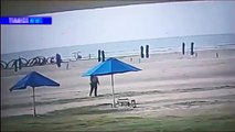 Une jeune femme qui profitait de la vue sur la plage est décédée tragiquement