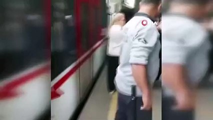 Le métro en marche a déraillé et s'est écrasé contre le mur