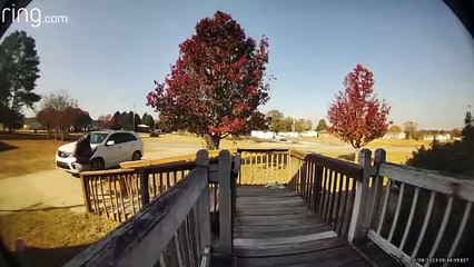 Planches de pont à bascule sous femme