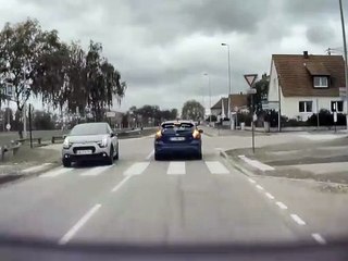 Un conducteur impatient perd le contrôle et s'écrase dans la maison