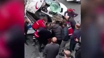 Avcılar'da ambulans, İETT otobüsü ve otomobile çarptı