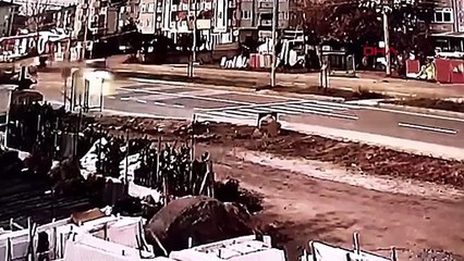 Le conducteur de la moto qui a percuté le camion au passage piéton a été grièvement blessé