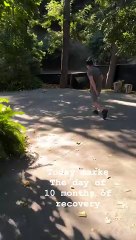 Jeremy Renner réussit à courir, 10 mois seulement après l’accident qui a failli lui coûter la vie