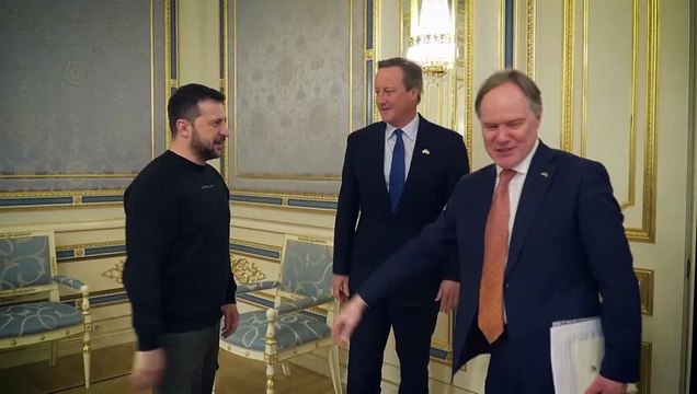 Cameron visita Ucrânia e promete a Zelensky apoio militar do Reino Unido