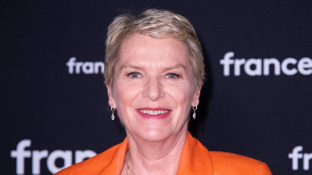 Voici une proposition de titre : "Elise Lucet (Cash Investigation) : le triste destin du père de sa fille, emporté par une maladie dévastatrice.