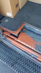 Malheureux déversement de peinture dans une camionnette de livraison