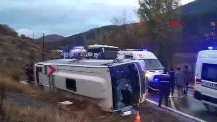 Amasya'da yolcu otobüsü devrildi: 20 yaralı