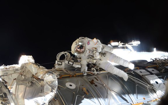 Perdu dans l'espace par la Nasa, ce sac à outils est observable depuis la Terre