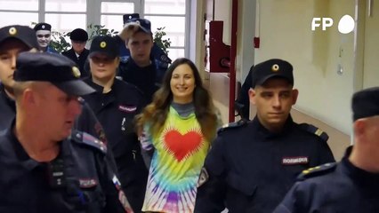 Artista rusa condenada a 7 años de cárcel por acción antiguerra