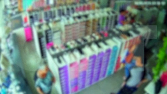 Mulheres são flagradas furtando calçados em loja no Centro