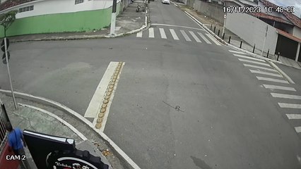 Cruzamento na Pitanguinha registra mais um acidente entre carro e moto