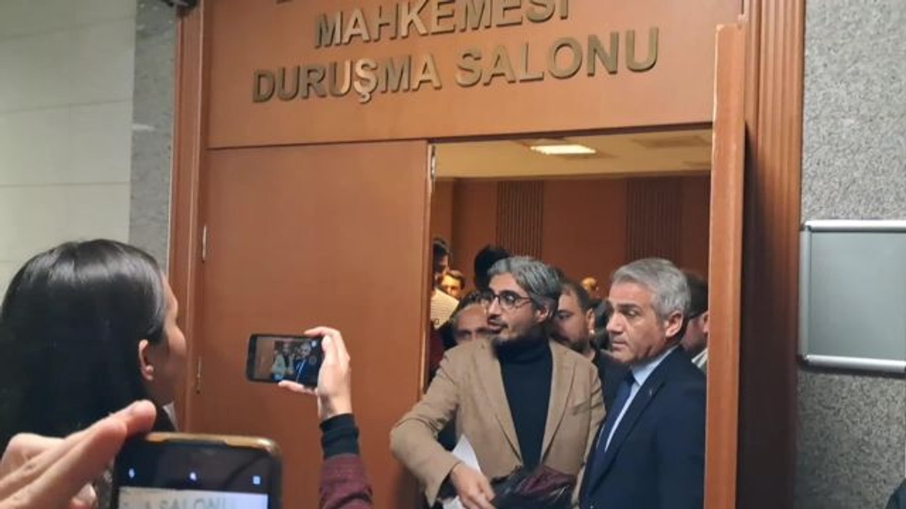Gazeteci Barış Pehlivan'ın "Kamu Görevlisine Alenen Hakaret" Suçundan Yargılandığı Dava Düşürüldü